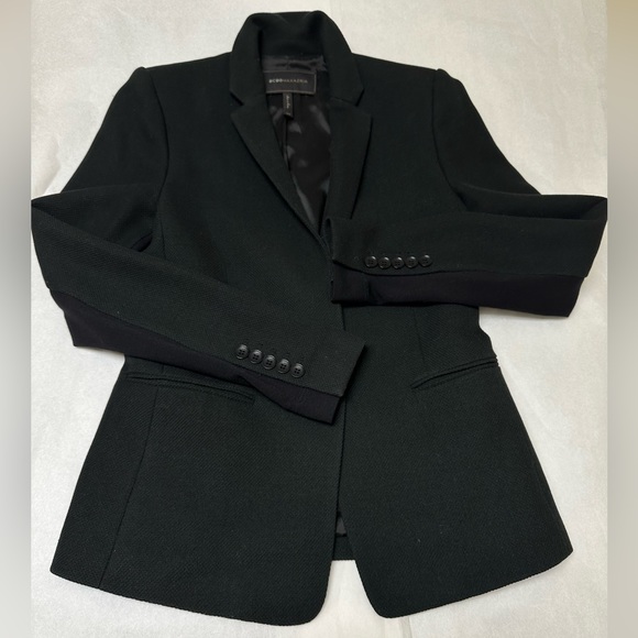 BCBGMaxAzria Jackets & Blazers - BCBGMAXAZRIA Blazer🍒